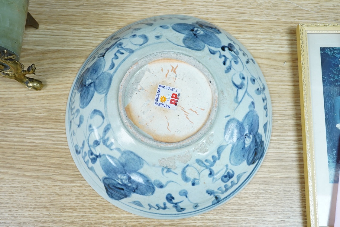 Two Ming Swatow dishes, largest 32cm in diameter